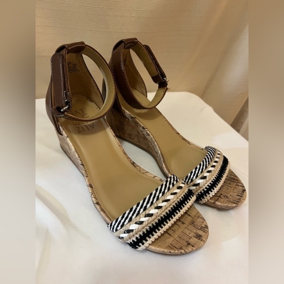 Naturalizer women’s wedge Velcro strap heel sandal summer vibes comfort - Picture 1 of 8